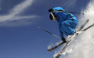 Два "золота" на соревнованиях во Франции завоевала казахстанская могулистка