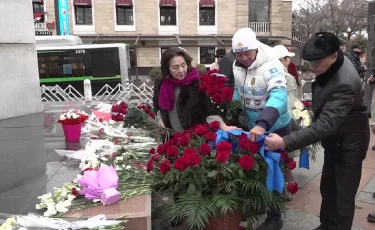 Желтоқсаншылар Тәуелсіздік таңы монументіне гүл шоғын қойды