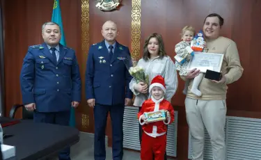 Павлодарда зейнеткерді алаяқтардан құтқарған такси жүргізушісі марапатталды