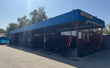 Алматыда кезекті көлік жуу нысаны бұзылып жатыр