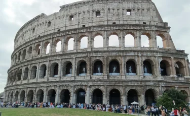 Мир на ладони: Колизей — символ могущества Рима