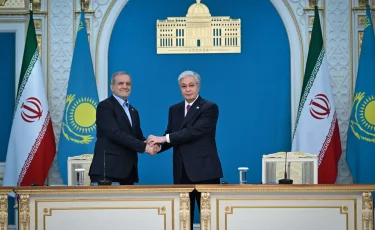 Президенты Касым-Жомарт Токаев и Масуд Пезешкиан приняли Совместное заявление