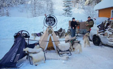 Зимний сезон открыт: в ВКО спортсмены спустились с гор с флагом Казахстана