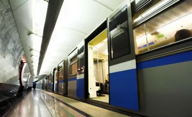 Мужчина напал с ножом на женщин в метро: одна из них была беременна