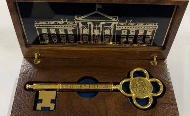 Знаки внимания из Белого дома: Трамп передал необычные подарки Касым-Жомарту Токаеву