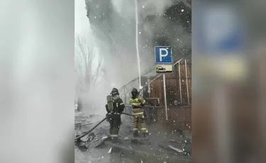 Крупный пожар в Астане: горел бывший кинотеатр, кафе и автомобиль