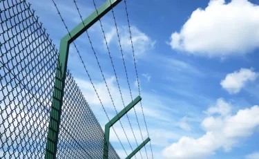 Задержан с поличным: пресечён канал незаконной доставки наркотиков, телефонов и SIM‑карт в колонию