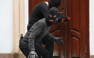 Пока все спали: в Кокшетау полицейские расследуют дерзкое ограбление