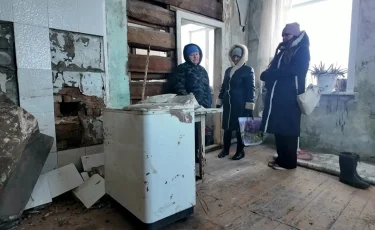 После паводка: в СКО двухэтажка буквально разваливается на глазах