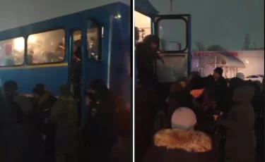 Жүк көлігімен соқтығысқан: Қарағанды облысында автобус жолаушылары эвакуацияланды