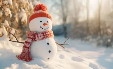 Высотой с семиэтажный дом: в Китае слепили гигантского снеговика (видео)