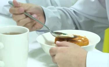 Мектептегі тамақтану жүйесін цифрландыру қаржыны 30%-ға үнемдеуге мүмкіндік берген