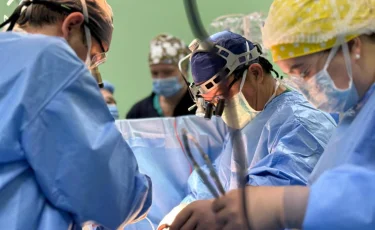 В Алматы выписали пациента после первой трансплантации сердца