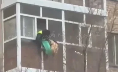 В Астане полицейские спасли девушку от суицида