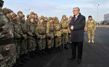 Глава государства посетил специализированную военную школу-интернат в Таразе