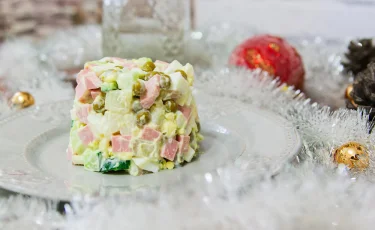 Какие салаты чаще всего готовят на Новый год