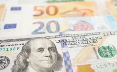 Курс евро и доллара в обменниках Астаны и Алматы 10 декабря 2025