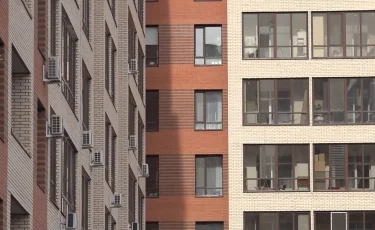 Астанада бір түнде екі адам терезеден секіріп қаза тапты