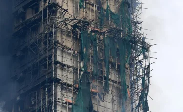 Гонконгтағы өрт: 13 адам тұтқындалды