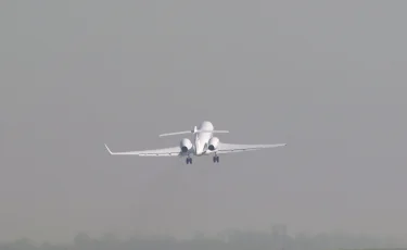 Экипаж мүшелері түтіннің иісін сезген: Алматы әуежайына қайта қонған ұшақты тексеріп жатыр