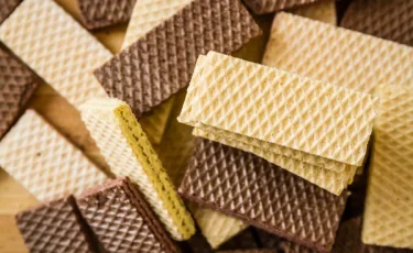 Родители подняли тревогу: в мини-центре нашли червей в поданном детям полднике