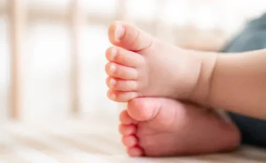 Алматыда аналарды сәбиін сатуға итермелеген қылмыстық топ қолға түсті