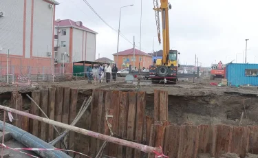 Бір ай бұрын опырылған жол атыраулықтар үшін қауіпті аймаққа айналды