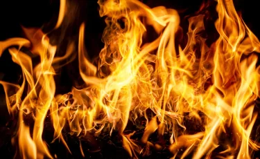 Пожар произошел в районе рынка "Тастак"