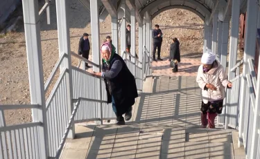 Желге ұшқан ақша:  Жамбылда теміржол өткелі жыл өтпей бүлініп жатыр