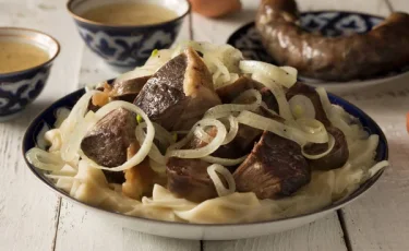 Рыба в глине и шұжық из щуки: редкие казахские блюда приготовили в Актобе