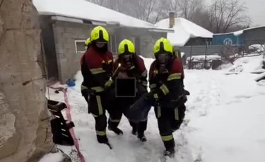 Пожар в Астане: огнеборцы спасли человека