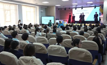Тәуелсіздік жалыны: Алматы мектептерінің бірінде мерекелік іс-шара өтті