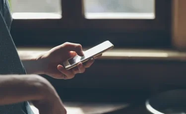 В общежитии взорвался смартфон: восемь подростков госпитализированы