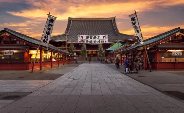 Без елки и оливье: как отмечают Новый год в Японии