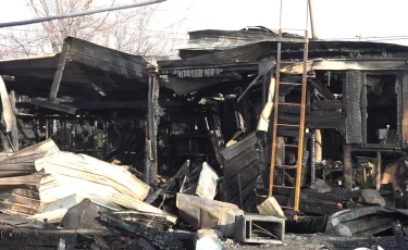 Без крыши над головой: в Алматинской области из-за пожара две семьи лишились дома