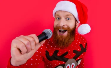 Почему новогодние песни остаются популярными десятилетиями