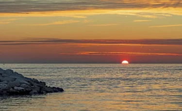 Необычное природное явление в Турции: море внезапно ушло с берега