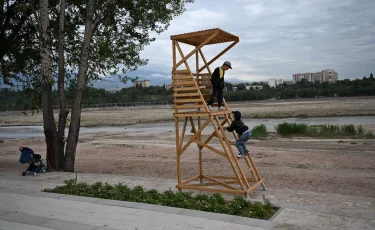 В Алматы на Сайране проведены консервация мостов и утепление водных растений