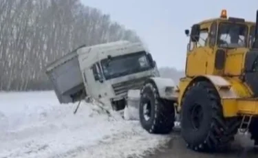 ШҚО-да 150 көлік қар құрсауында қалды