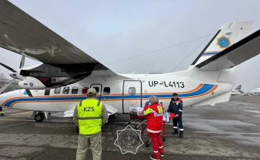 ТЖМ ұшағы науқас баланы шұғыл түрде Қызылордадан Алматыға жеткізді