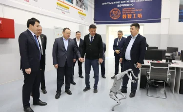 Алматы қаласы әкімінің орынбасары Абзал Нүкенов ҚазҰУ-нің ғылыми әлеуетімен танысты