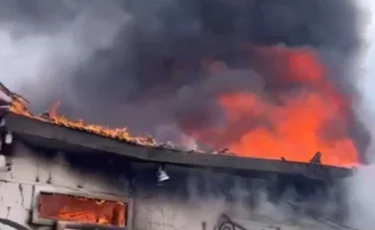 В Астане на территории частного дома загорелся гараж