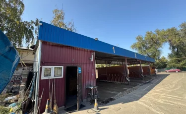 В Алматы под снос попала очередная автомойка