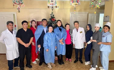 Алматыдағы «Ақсай» ауруханасында балаларға жаңажылдық сыйлықтар берілді