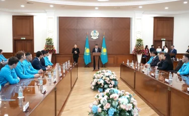 Олжас Бектенов вручил госнаграды призерам и тренерам XXV Летних Сурдлимпийских игр