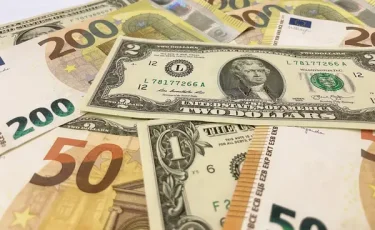 Курс евро и доллара в обменниках Астаны и Алматы 20 декабря 2025