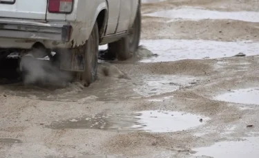 Әкім уәдесін орындамайды: маңғыстаулықтар жол азабын тартып келеді