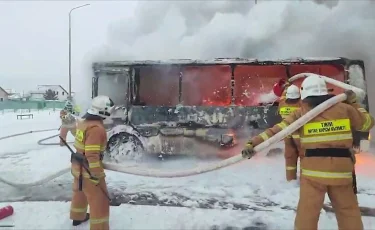 Қосшы қаласында оқушылар автобусы отқа оранды