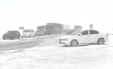 Қолайсыз ауа райы: жолда қалған азаматтар үшін 1681 жылыту пункті дайын