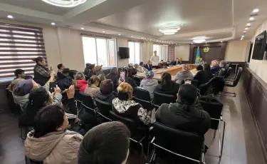 Замакима Алматы встретился с жителями Алатауского района по вопросам компенсации за выкупаемые участки